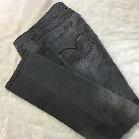 Grey Levi’s mid rise skinny jeans